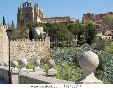 the City of toledo in spain and the tagus river