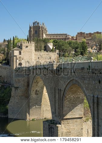 the City of toledo in spain and the tagus river