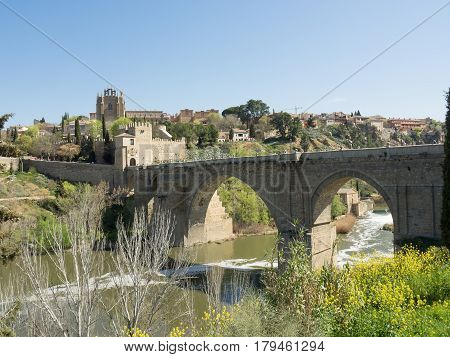 the City of toledo in spain and the tagus river