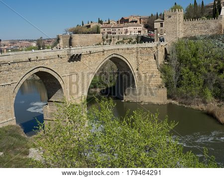 the City of toledo in spain and the tagus river