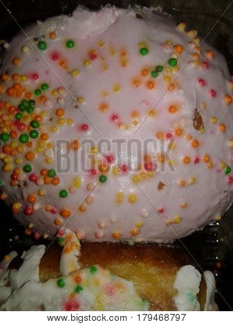 Poncho - round, usually sweet, pie, fried in oil, oil. They are covered with glaze, powdered sugar pie round sweet fried - fried in butter with pastry product round shape is fairly simple and tasty dish that is prepared in many national cuisines in the wo