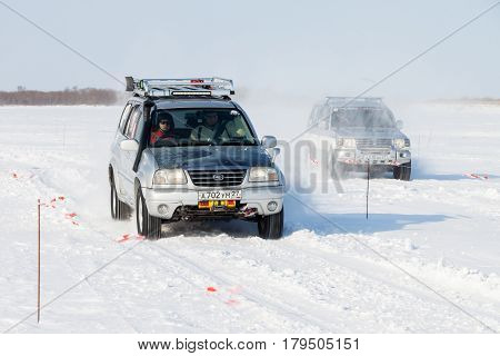KHABAROVSK RUSSIA - JANUARY 28 2017: Suzuki Escudo vs Mitsubishi Pajero during local championship