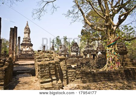 Wat Chedi Chet Thaeo