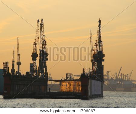 Leere Floating Dock