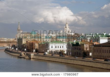 Moscou. Sofiyskaya terraplenagem