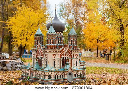 Kiev, Ukraine October 21, 2018: Autumn Amusement Park In Kiev, Ukraine In Miniature. Model Of The St