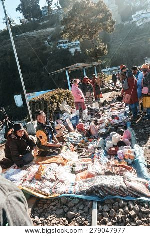 Batasia Loop, Darjeeling, 2 Jan 2019: Shopkeepers With Their Little Makeshift Stalls. The Market Is 