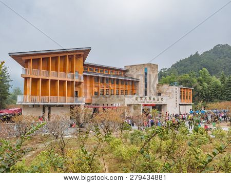 Zhangjiajie/china - 14 October 2018:yuanjiajie Tourist Center Building With Beautiful Nature And Una