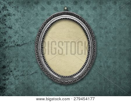 Wooden Vintage Silver Victorian Tondo Frame For Museum Exhibition