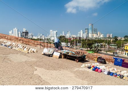 Cartagena De Indias, Colombia - Aug 30, 2015: Souvenir Seller At Castillo De San Felipe De Barajas C
