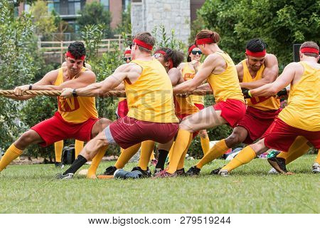 Atlanta, Ga - July 2018:  A Team Of Young Adult Men And Women Compete In A Tug Of War Contest During