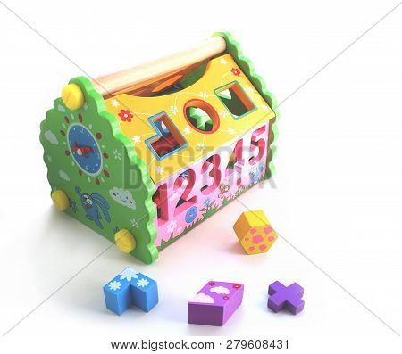 Toy Sorter For The Development Of Thinking And Motility