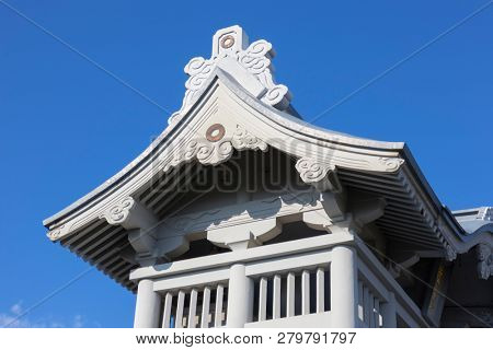  Kumamoto, Japan - November 13, 2018: Detail of the roof of the Niomon Gate at Honmyo-ji Temple is being rebuilt after the earth quake 