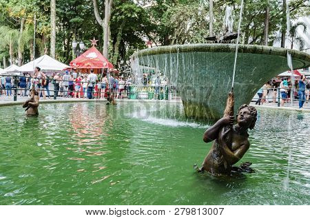 Curitiba - Pr, Brazil - December 15, 2018: Water Fountain At The Open Air Fair At Feira Da Praca Gen