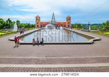 Curitiba - Pr, Brazil - December 16, 2018: Tangua Park (parque Tangua). View Of The Water Fountain A