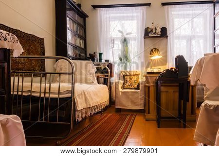Yekaterinburg, Russia - January 17, 2019: Vintage Interior Of A Private House Of The Early 20th Cent