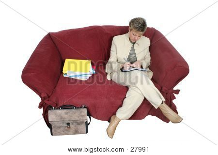 ビジネスの女性を見下ろしてソファの上