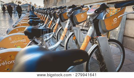 Velomagg Bike Sharing City Bikes For Rental In Montpellier