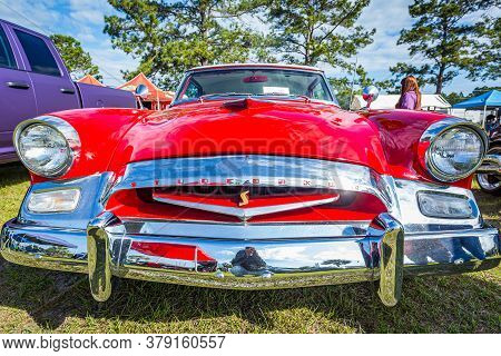 Savannah, Ga / Usa - April 21, 2018: 1955 Studebaker Commander At A Car Show In Savannah, Georgia.