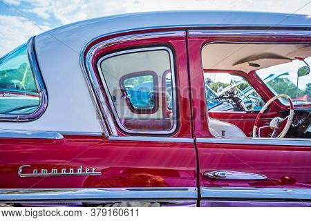 Savannah, Ga / Usa - April 21, 2018: 1955 Studebaker Commander At A Car Show In Savannah, Georgia.