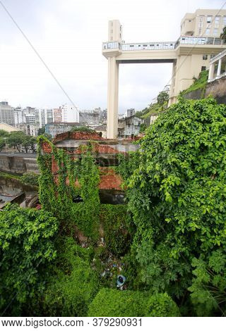 Salvador, Bahia / Brazil - May 23, 2015: Lacerda Elevator In The Historic Center Of The City Of Salv