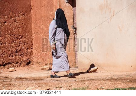 Dades Gorge, Morocco - Oct 20, 2019: Berber People Living In Dades Gorge, A Gorge Of Dades River In 