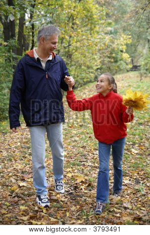 Glada far och dotter