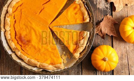 pumpin pie on wood background