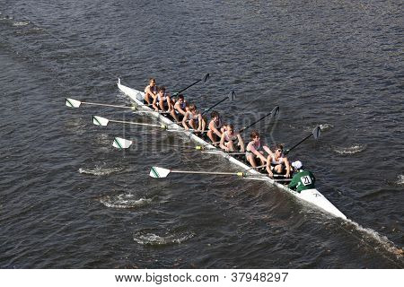 Gare di Club di canottaggio Essex in testa di Charles Regatta