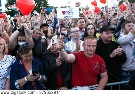Minsk/belarus - July 30, 2020: Supporters Of Presidential Candidate Svetlana Tikhanovskaya At Her Ca