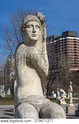 Russia, Moscow 05.04,2019 Sculpture Park Museon, Many White Sculptures Under The Open Sky