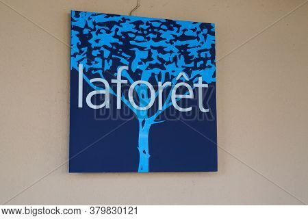 Bordeaux , Aquitaine / France - 08 04 2020 : Laforet Sign Text And Logo Of Real Estate Store Broker 