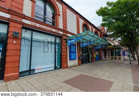 Prestatyn, Uk: Jul 06, 2020: A General View Of The High Street At Early Evening. The Courtyard Cafe 