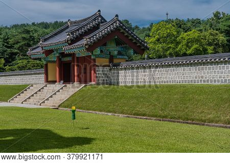 Geumsan, South Korea; July 21, 2020: For Editorial Use Only. Side View Of Entrance Gate To The Tomb 
