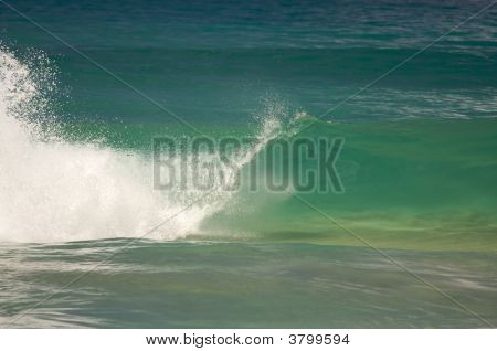 Dramatické Shorebreak vlna