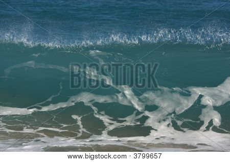 Dramatické Shorebreak vlna