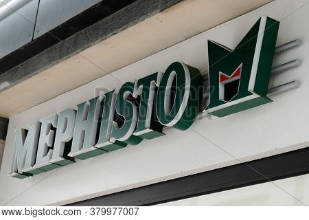 Bordeaux , Aquitaine / France - 08 04 2020 : Mephisto Logo Sign And Text On Store Of Shoes Shop Bran
