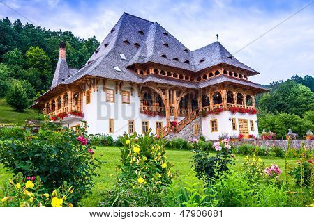 Barsana kloster kompleks i Maramures