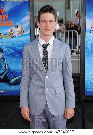 LOS ANGELES - 23.Jun: Liam James kommt, um die 