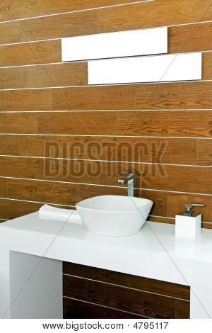 Hölzerne Toilette
