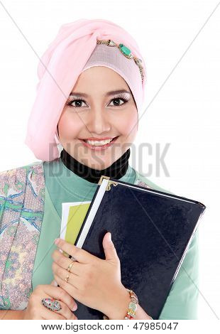 Portrait d'étudiant heureux Holding quelques livres