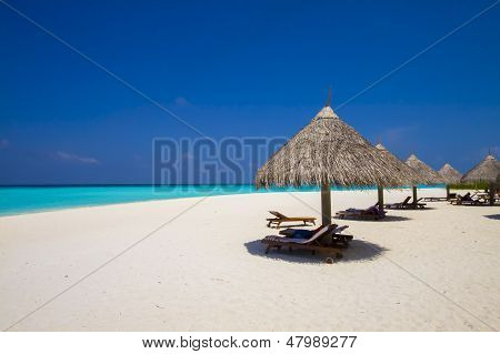 Parasoller på stranden