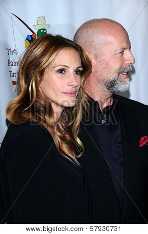 Julia Roberts and Bruce Willis  at a Staged Reading of 'The World of Nick Adams' to benefit Painted Turtle Childrens Camp. Davies Symphony Hall, San Francisco, CA. 10-27-08