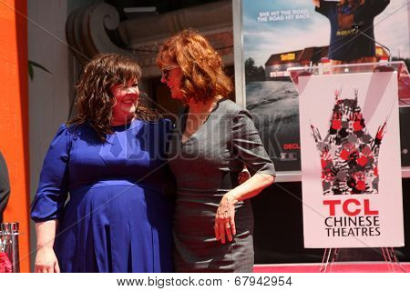 LOS ANGELES - JUL 2:  Melissa McCarthy, Susan Sarandon at the Melissa McCarthy Hand and Footprint Ceremony at the TCL Chinese Theater on July 2, 2014 in Los Angeles, CA