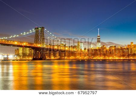 Williamsburg Bridge with New york mid town at dusk