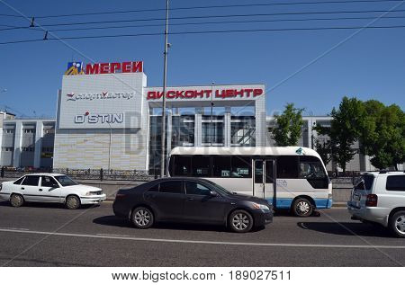 Incription - Merey.Discont center,Sport-master (RU).Street,traffic,transport.Almaty,Central Asia.May 5, 2017.ALMATY, KAZAKHSTAN