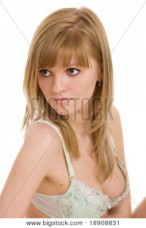 Mooie slanke blonde vrouw van portret in ondergoed geïsoleerd op een witte achtergrond.