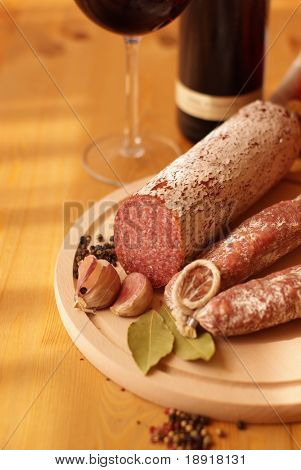 salami en wijn