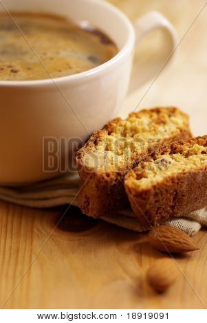 Káva a cantuccini