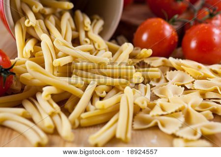 Rå casarecce og farfalle pasta